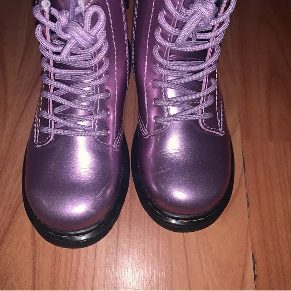 Dr. Martens Kids Boots in Metallic Purple - Picture 12 of 16